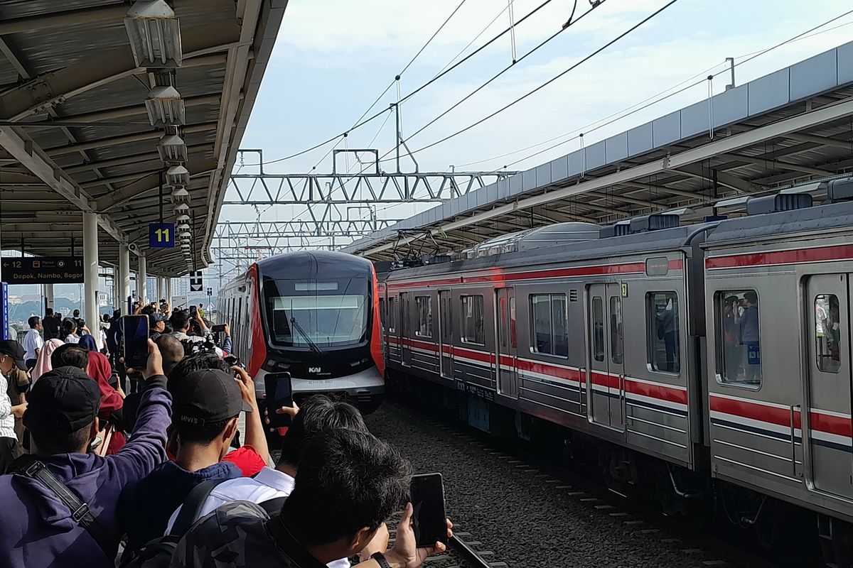 KRL Impor dari China Resmi Beroperasi, Ini Respons DPR